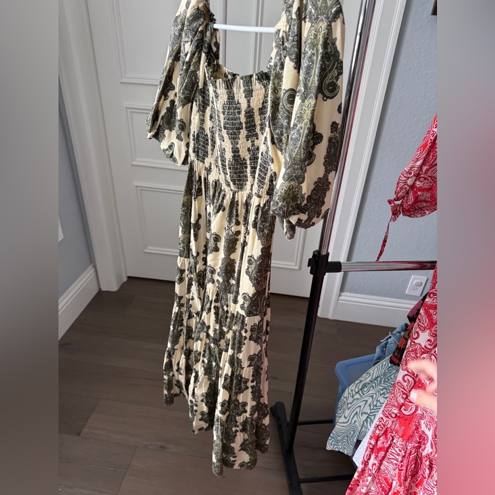 Elegant Green and Cream Patterned Dress